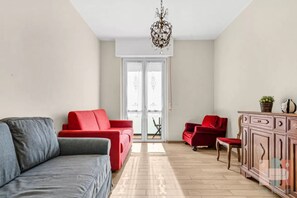 Living area - Vrbo Property (Milano)