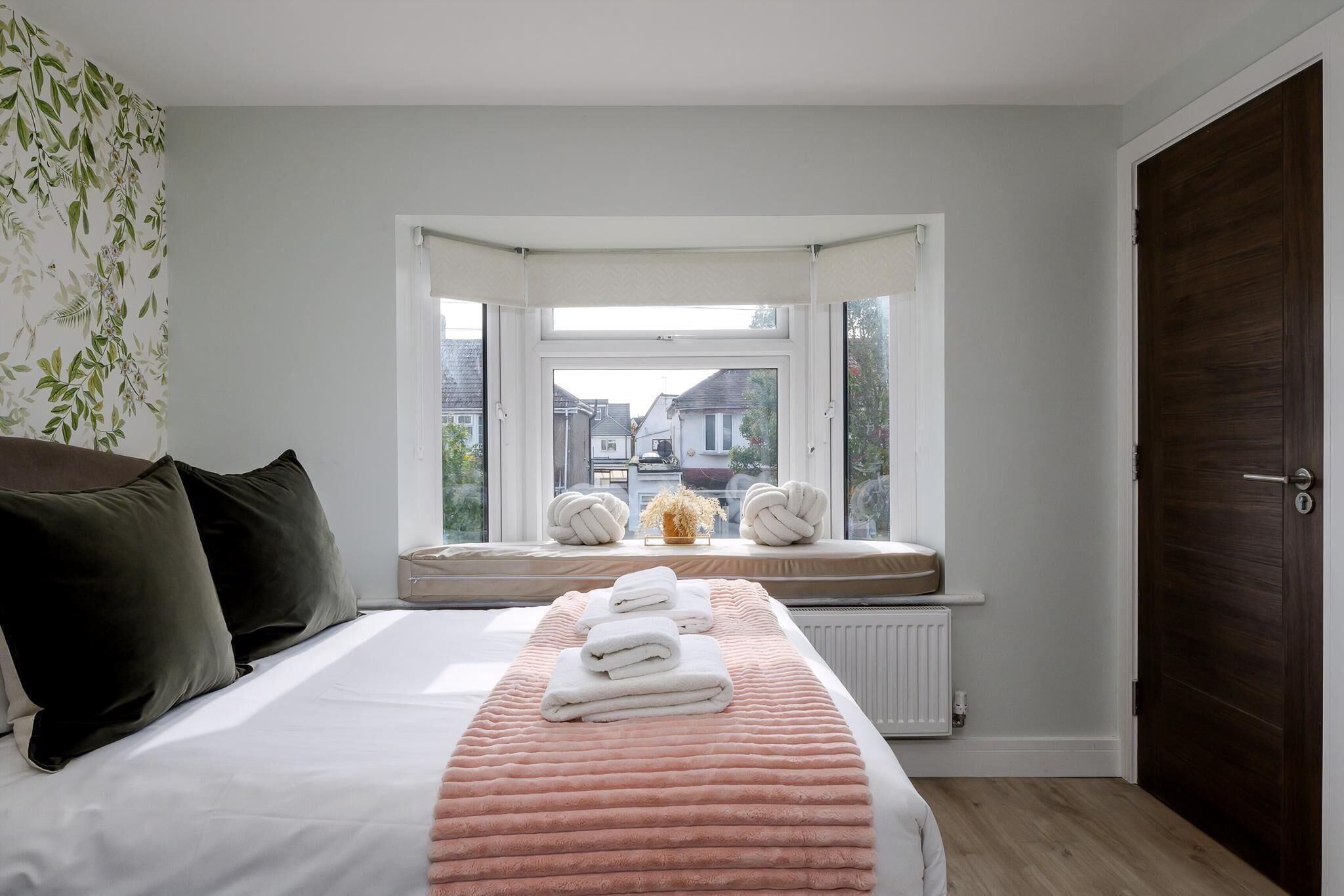 Studio (Superior Studio) | Desk, laptop workspace, iron/ironing board, free WiFi