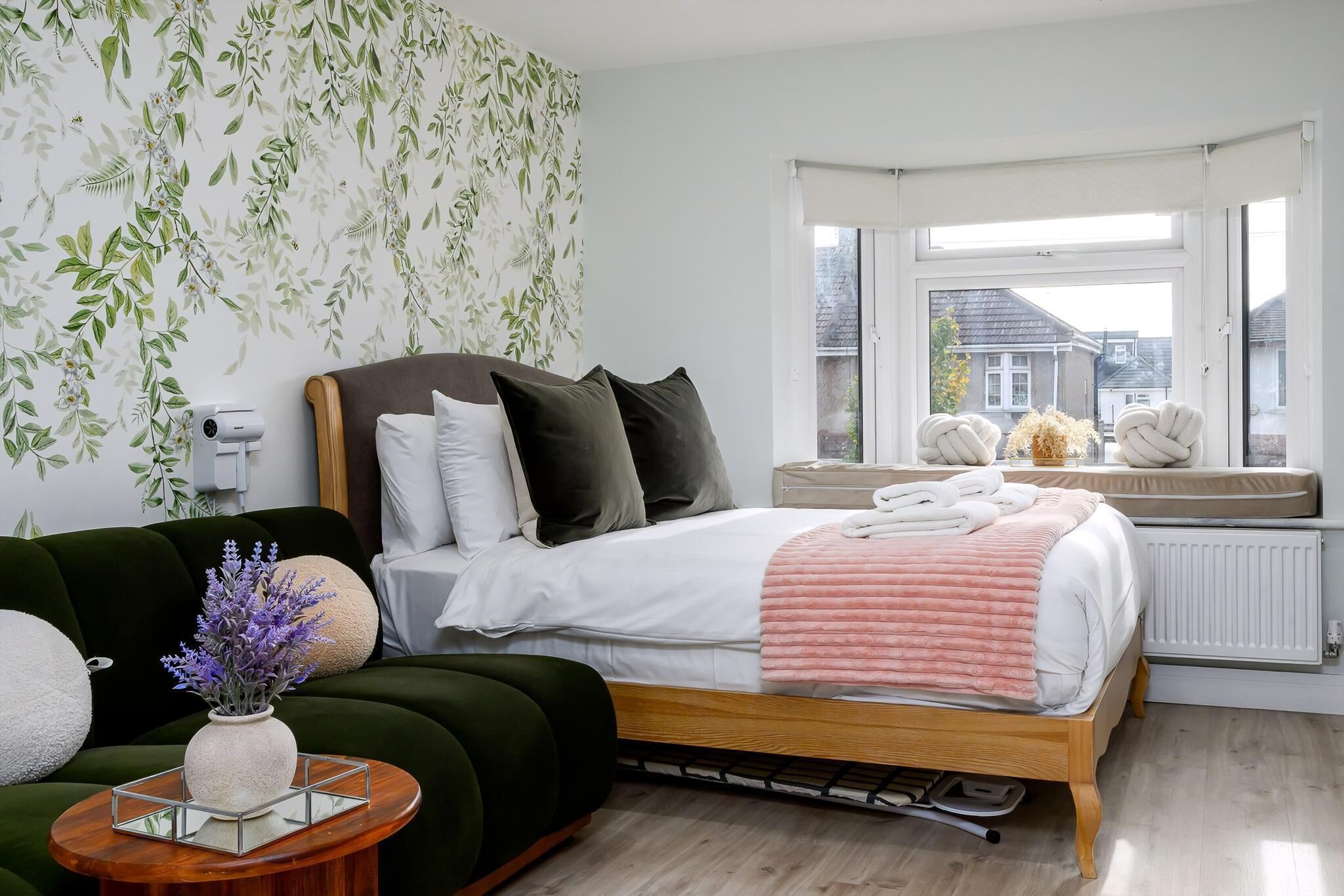 Studio (Superior Studio) | Desk, laptop workspace, iron/ironing board, free WiFi