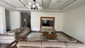 Unclassified image, 2 of 18, button - D'CROWN PLACE (Abuja)