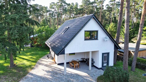 Exclusive Vacation Home on Lake Roofensee—Fireplace, Designer Kitchen, and Idyllic Natural Setting