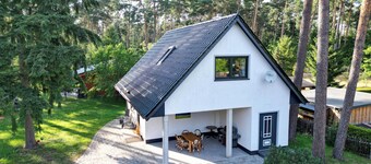Exclusive Vacation Home on Lake Roofensee—Fireplace, Designer Kitchen, and Idyllic Natural Setting