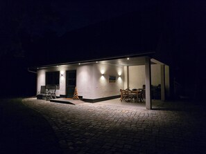 Outdoor dining - Vrbo Property (Stechlin)
