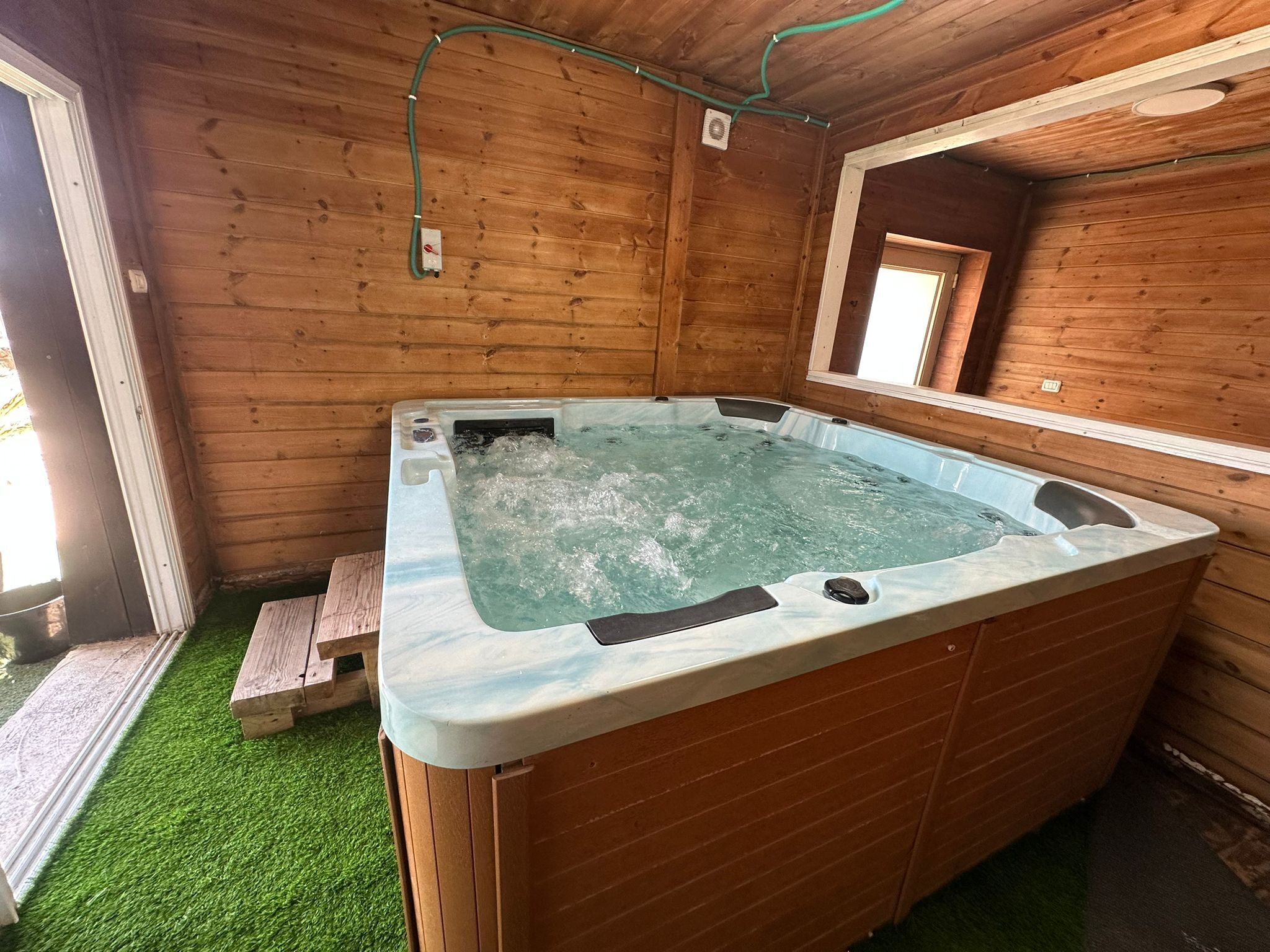 Indoor spa tub