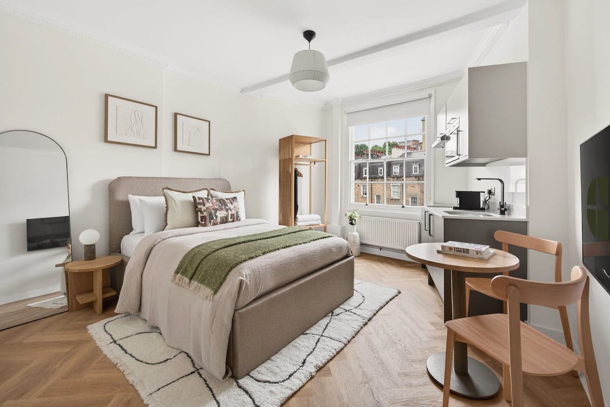Huoneisto (Large Double Room)