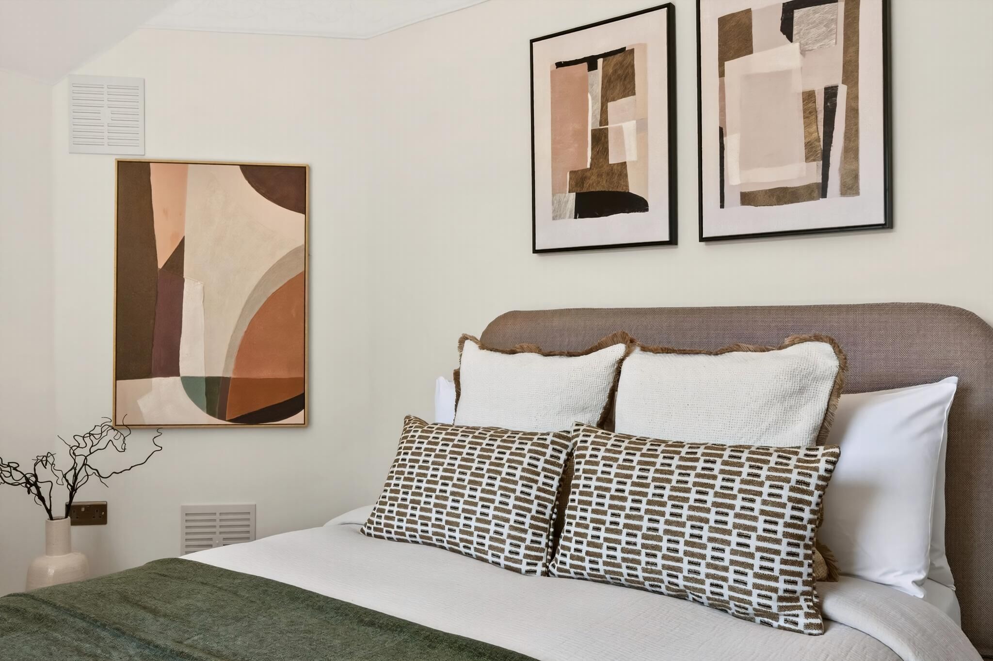 Apartment (Standard Double Room) | Desk, laptop workspace, iron/ironing board, WiFi (free)