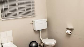 Twin Room | Bathroom