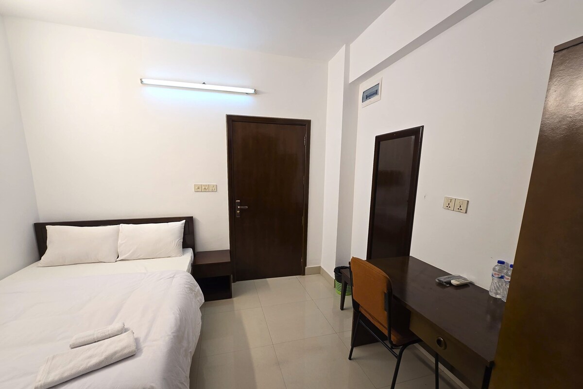 WiFi (free), bed sheets