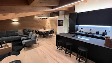 Appartement, 3 chambres, vue montagne | Coin séjour