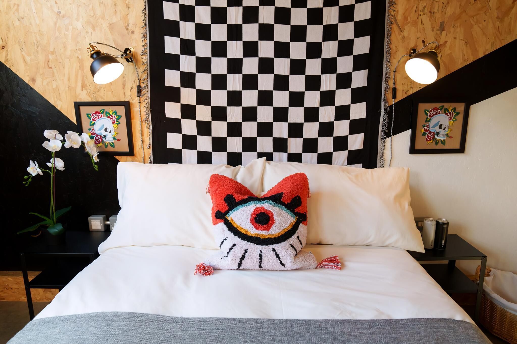 Apartment (One-Bedroom Apartment) | Iron/ironing board, WiFi (free), bed sheets