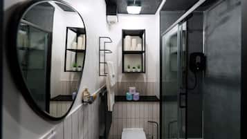 Apartment (One-Bedroom Apartment) | Bathroom | Shower, hair dryer, towels, soap