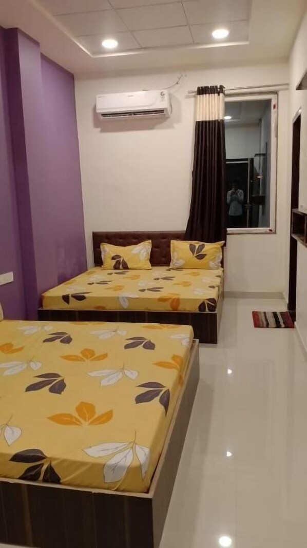 Soundproofing, free WiFi - Hotel Mayur Palace (Khatoo)