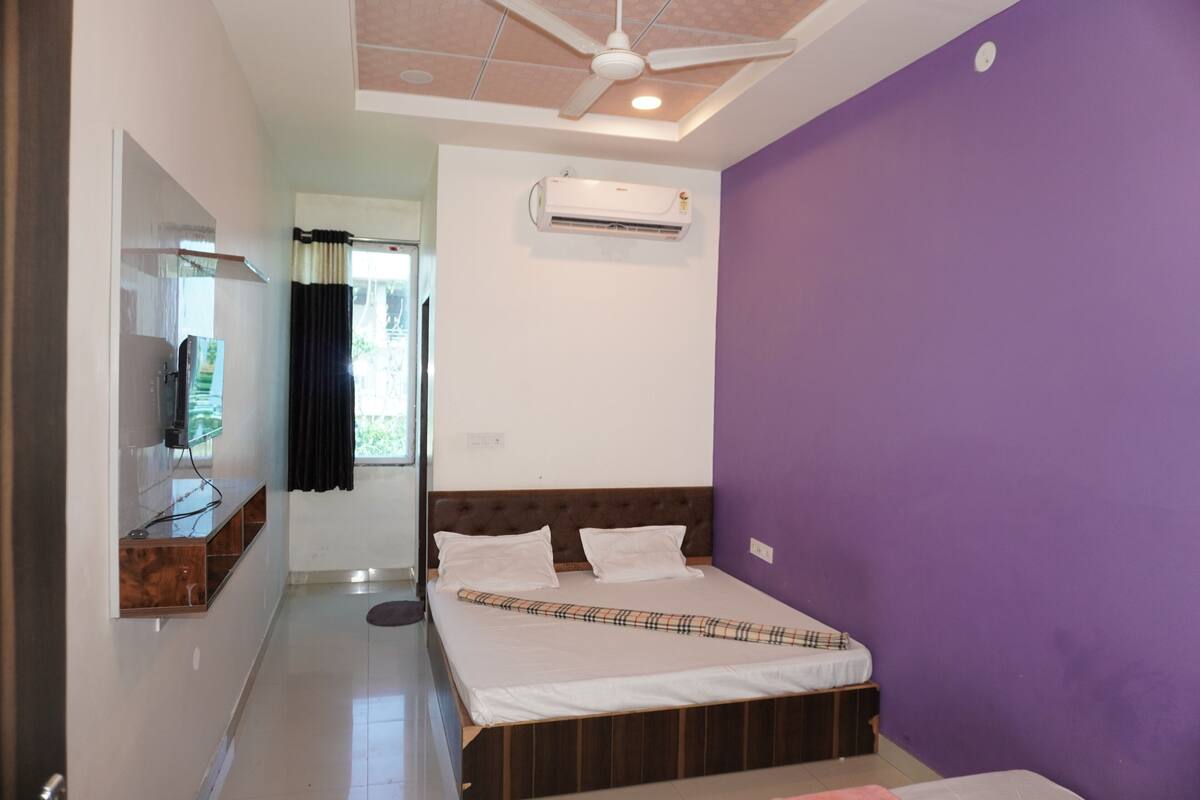 Economy Triple Room