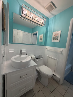 Bidet, towels, soap, toilet paper - The Captains Quarters on the South End (Brigantine)