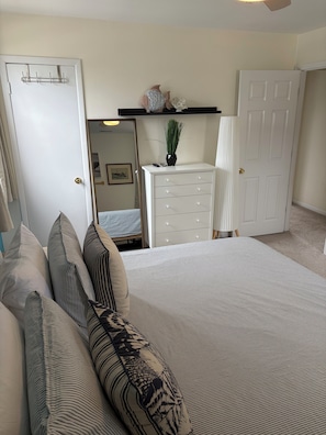 WiFi, bed sheets - The Captains Quarters on the South End (Brigantine)