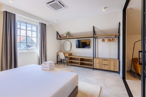 Stylish Coral Blue Condo at Bhome Punda Residences