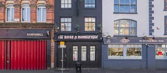 Guestready - Rose and Monkey