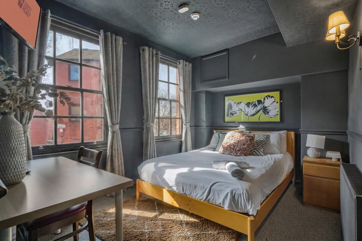 Apartment (Standard Single Room)