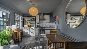 公寓 (One-Bedroom Apartment)