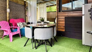 Outdoor dining - Vrbo Property (Saint-André)