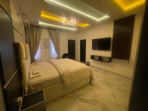 Comfort Room, Balcony, City View - Richway Hotel (Abuja)