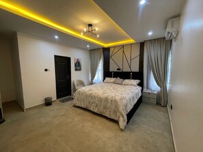 Comfort Room, Balcony, City View - Richway Hotel (Abuja)