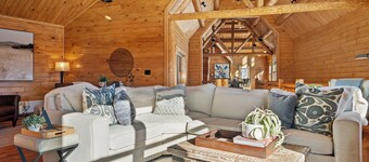 Pleasant View Luxury Off-Grid Estate with Hot Tub, Gym & Direct ATV Access