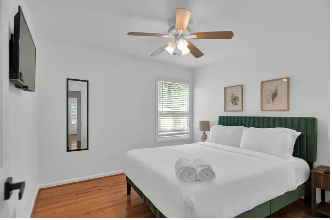 5 bedrooms, iron/ironing board, WiFi, bed sheets