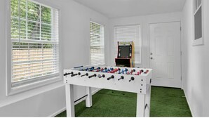 Games room - Spacious 5BR Home in the Heart of Alexandria 8 Min to DC & Pentagon Sleeps 12+ (Alexandria)