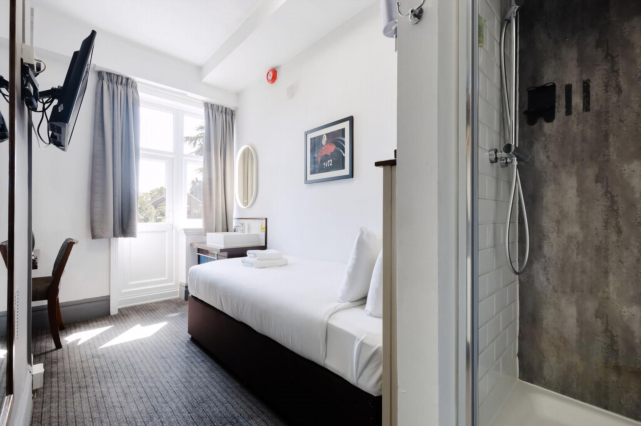 Apartment (Single Room with Shared Toilet) | Desk, free WiFi, bed sheets