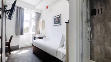 Apartment (Single Room with Shared Toilet) | Desk, free WiFi, bed sheets