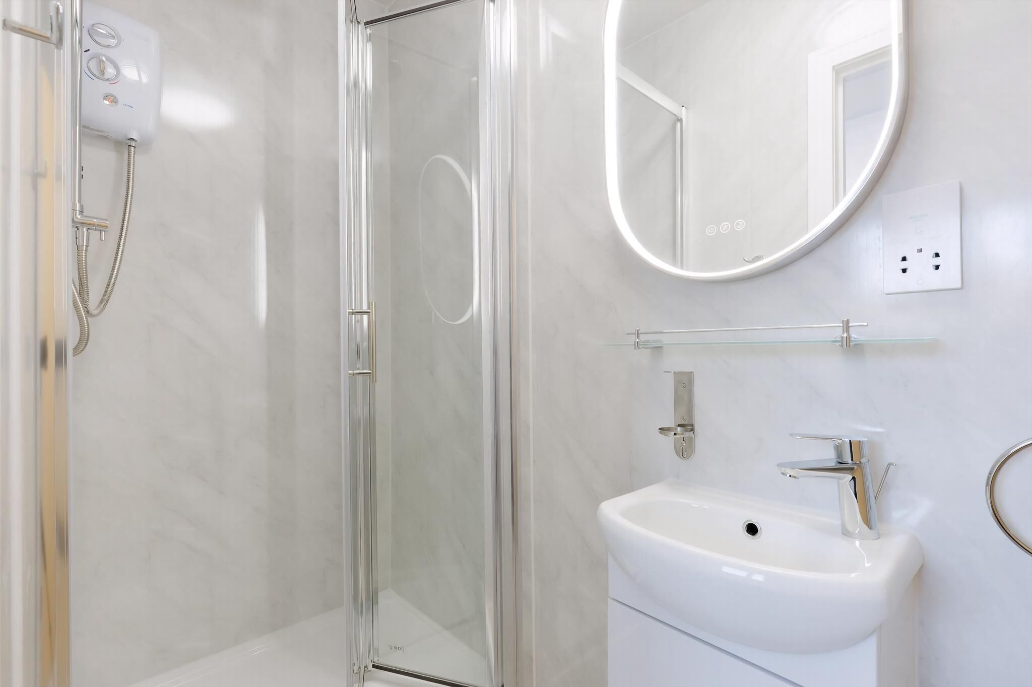 Apartment (Standard Double Room) | Bathroom | Shower, hair dryer, towels, soap