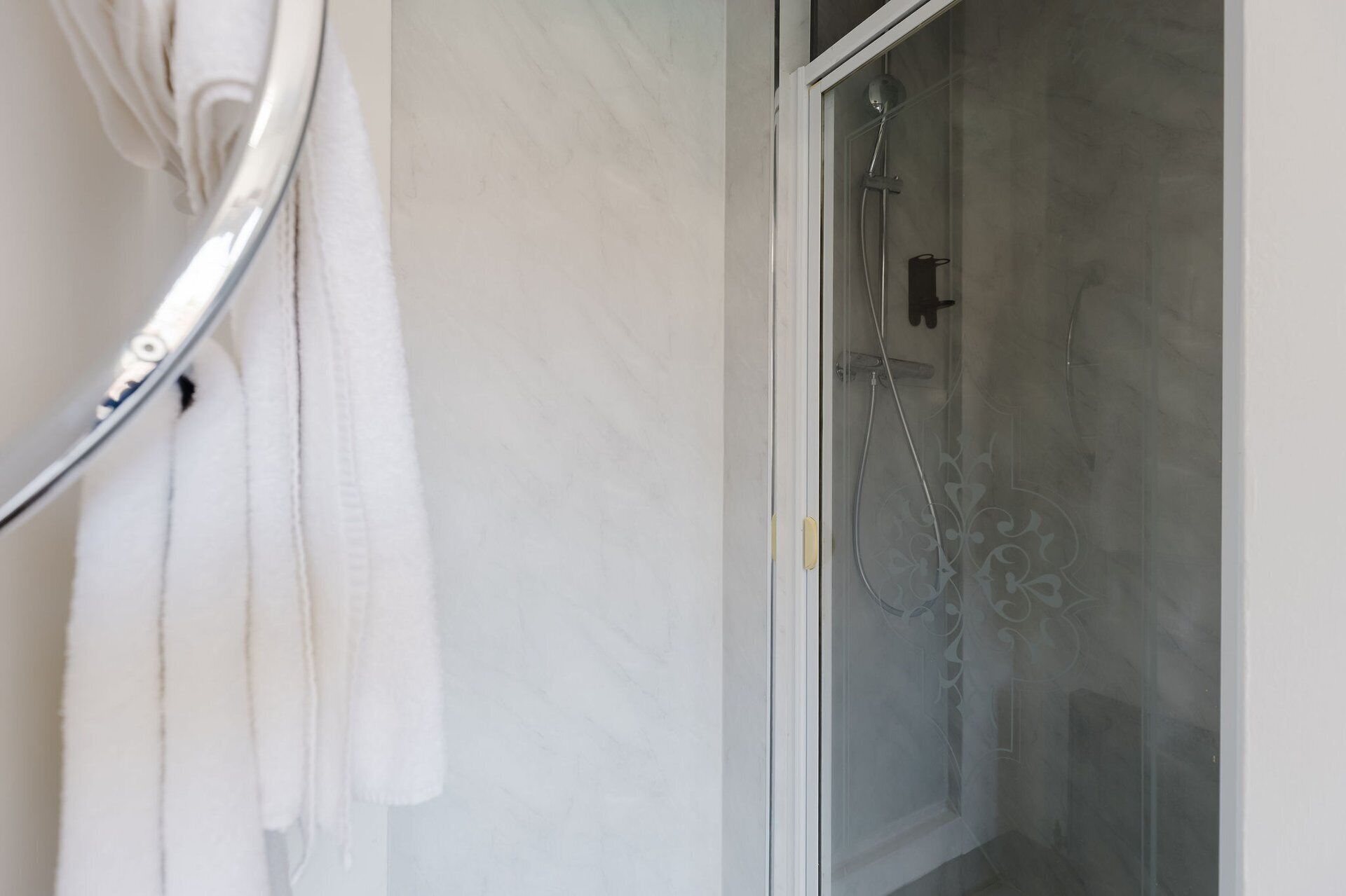 Departamento (Standard Room with Shared Bathroom) | Escritorio, wifi gratis y ropa de cama 