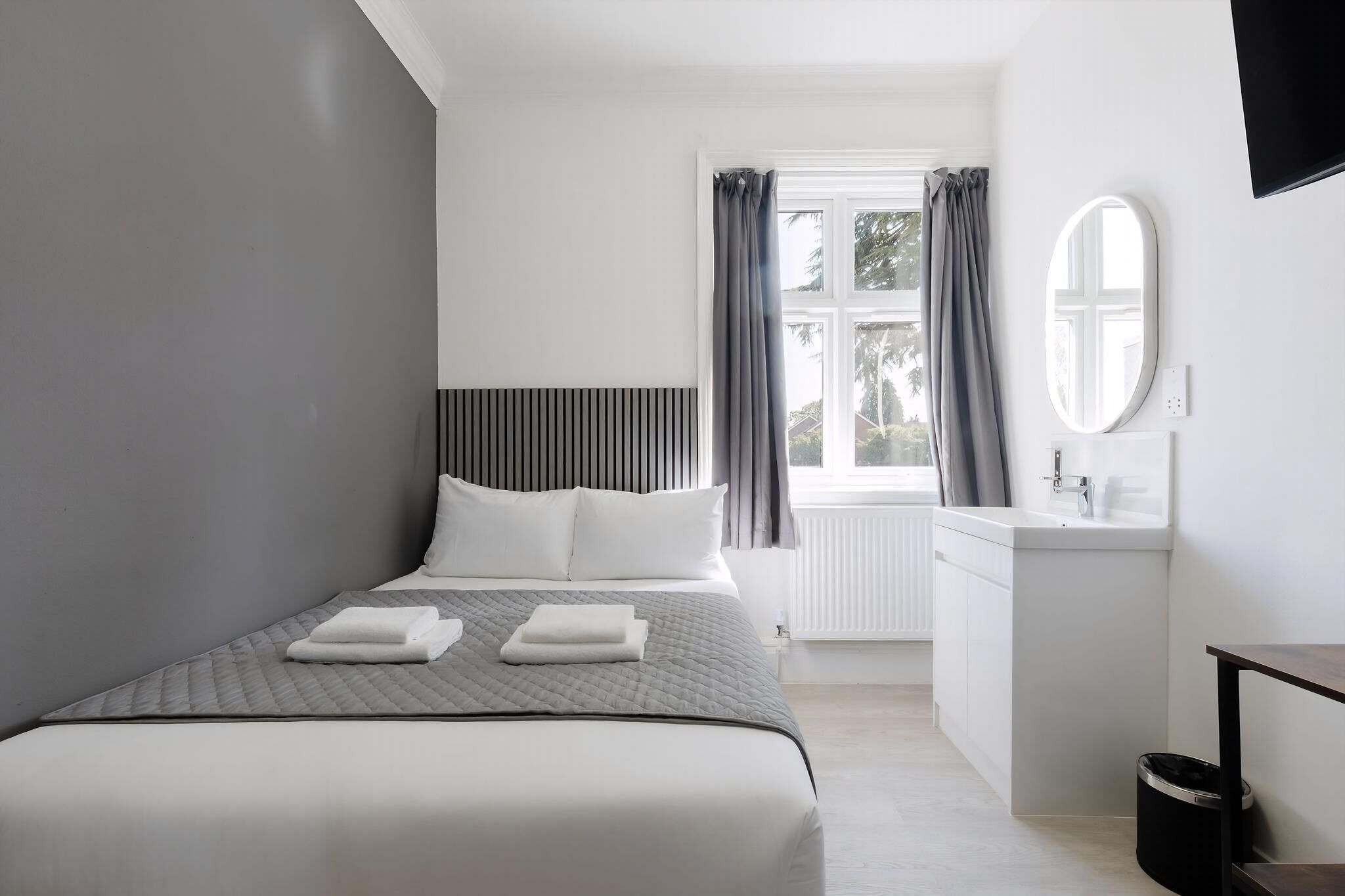 Apartment (Standard Room with Shared Bathroom)
