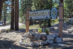 A wooden sign with 'Discovery Condominiums' and a number '4' indicating the location. - Upgraded spacious corner unit, close to Canyon Lodge, Village Lakes Basin (Mammoth Lakes)