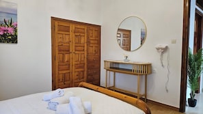 2 bedrooms, iron/ironing board, free WiFi, bed sheets