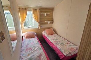 3 bedrooms, WiFi (free), bed sheets