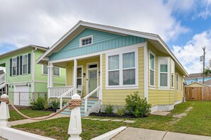House (3 Bedrooms) | Interior - 1 Block to Beach: Fire Pit, Outdoor Kitchen, Bikes (Galveston)