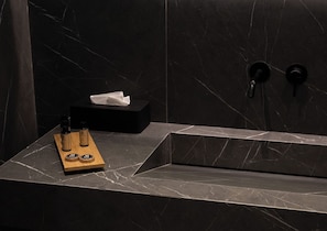 Hair dryer, slippers, towels, soap - Lithora Suites (Oia)