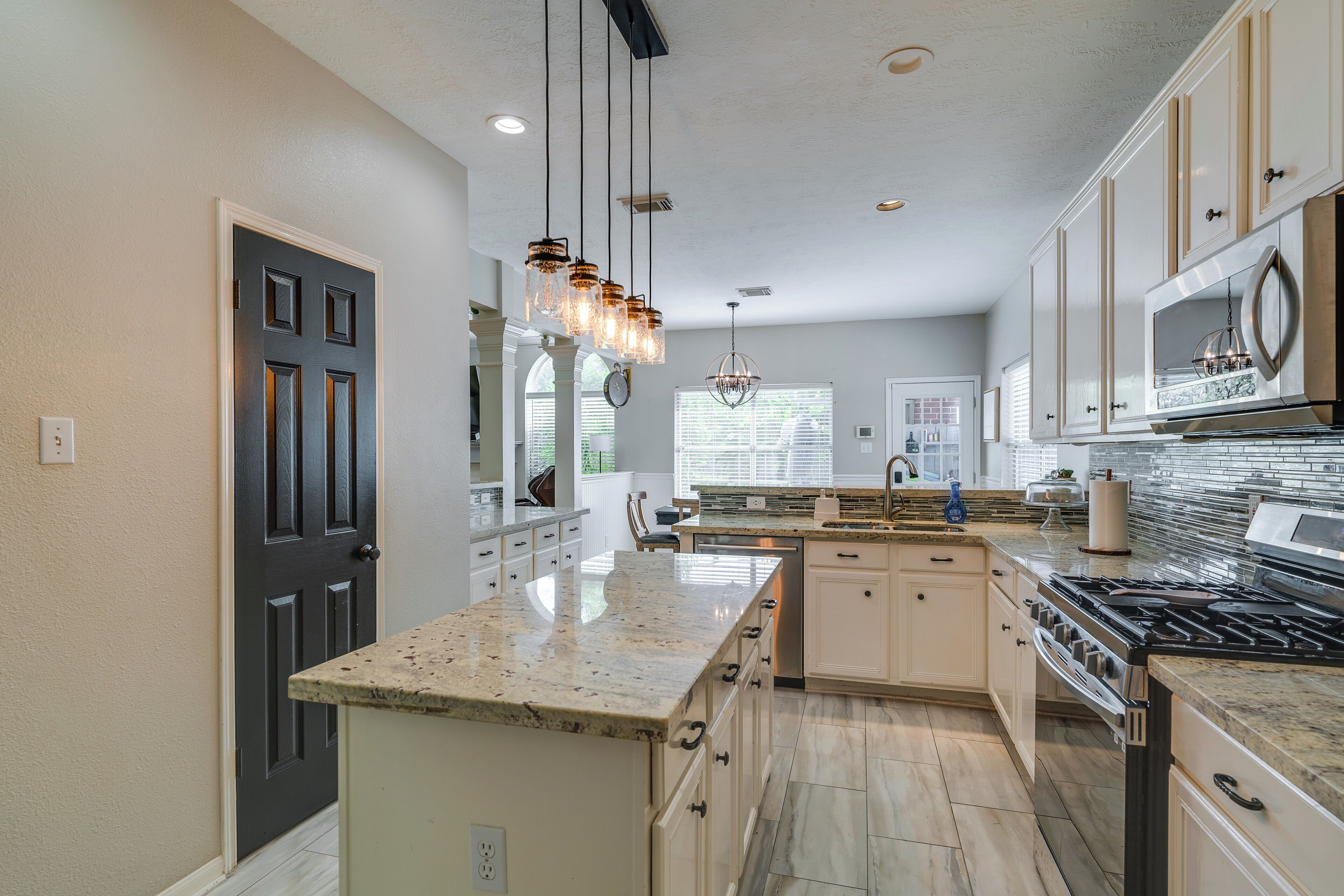 House (4 Bedrooms) | Interior