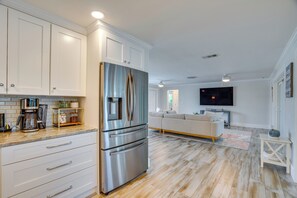 House (2 Bedrooms) | Interior - Canal-front Home w/ Dock & Sunroom in Punta Gorda! (Punta Gorda)