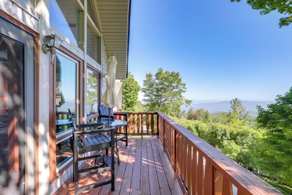 Decks, Mtn Views & Large Yard! Close To Slopes - Sugar Mountain, NC