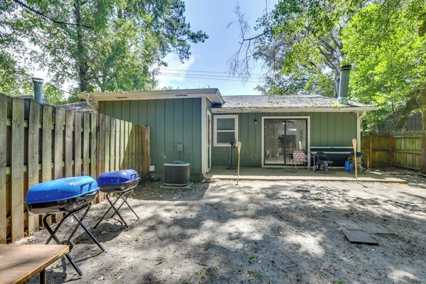 Private Yard W/ Grills! Convenient Tallahassee Gem - Tallahassee, FL