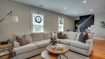 Apartment (4 Bedrooms) | Front of property