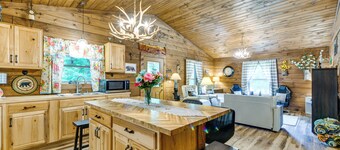 Great for Elk Viewing! Creekside Maggie Valley Gem