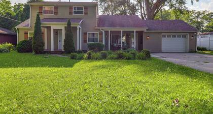 4 Mi to Utoledo! Cozy Family Home