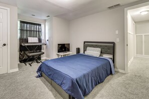 House (2 Bedrooms) | Interior - 4 Mi to Utoledo! Cozy Family Home (Toledo)