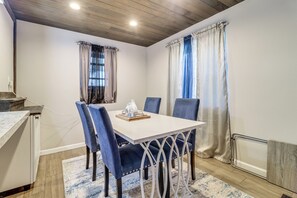 House (2 Bedrooms) | Interior - 4 Mi to Utoledo! Cozy Family Home (Toledo)