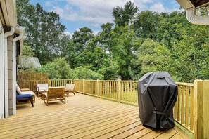 A wooden deck with outdoor furniture and a barbecue grill. - 2 Mi to UNC Campus! Quiet Escape w/ Deck & Grill (Carrboro)