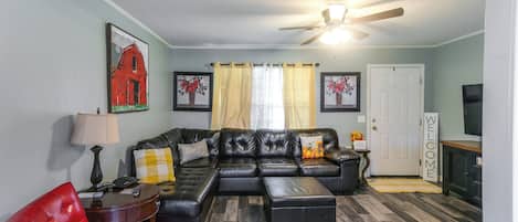 House (3 Bedrooms) | Front of property